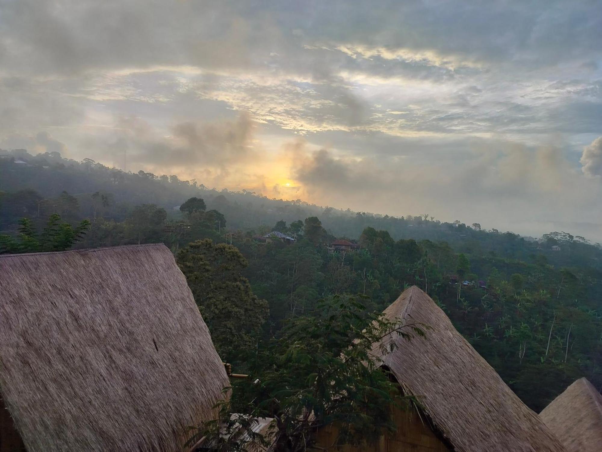 Wanagiri Sunset Glamping Luxury tent Gitgit